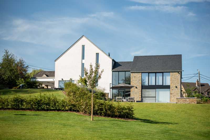 Construction d'une habitation et d'un studio avec garages