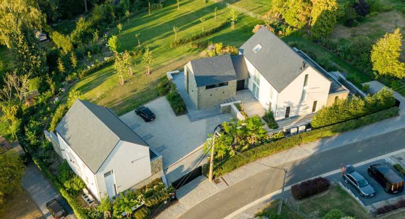 Construction d'une habitation et d'un studio avec garages